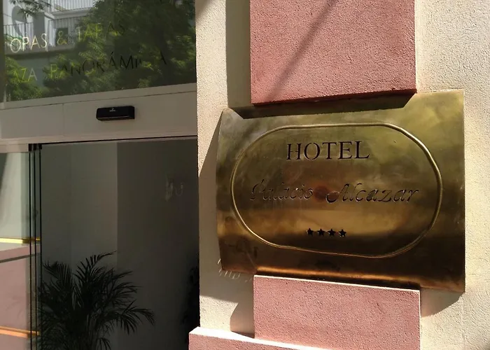 阿卡萨宫酒店 4* 塞维利亚